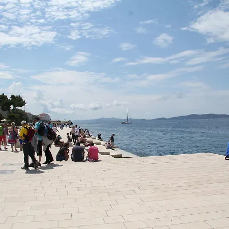 Sea-view With Garden Apartmán